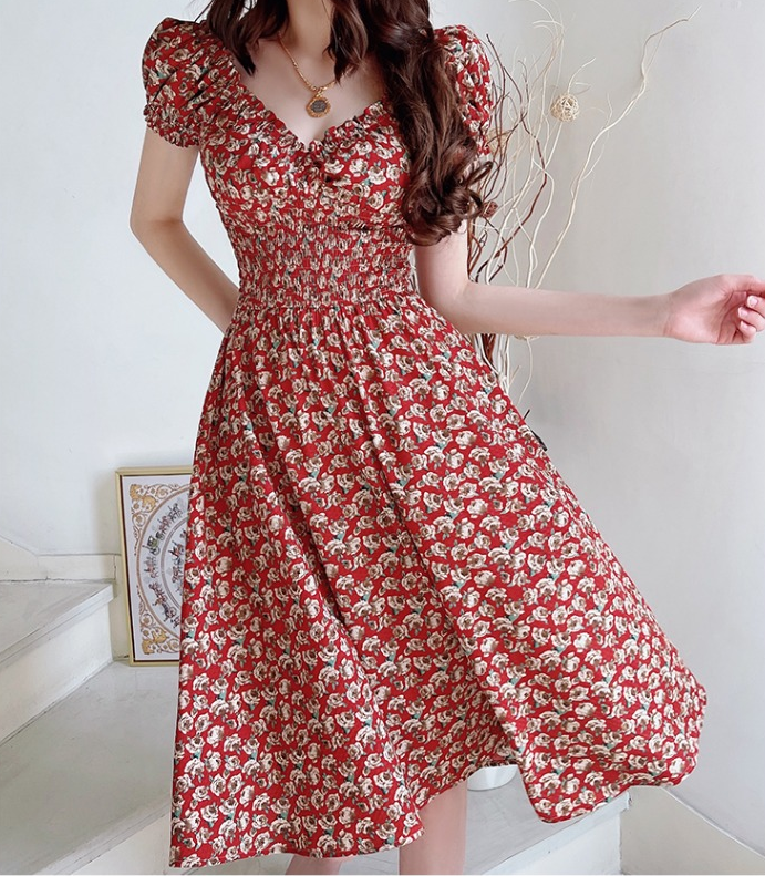 Small floral v-neck dress for women in summer 2022, new style, waist closing, slim fitting French tea break skirt